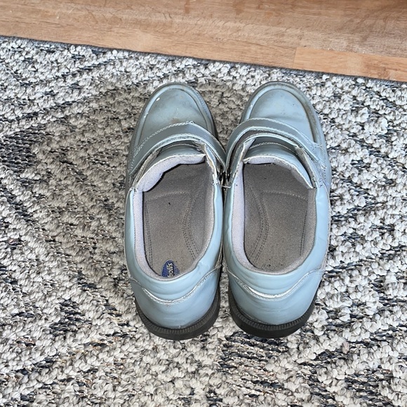 Shoes - Picture 4 of 9